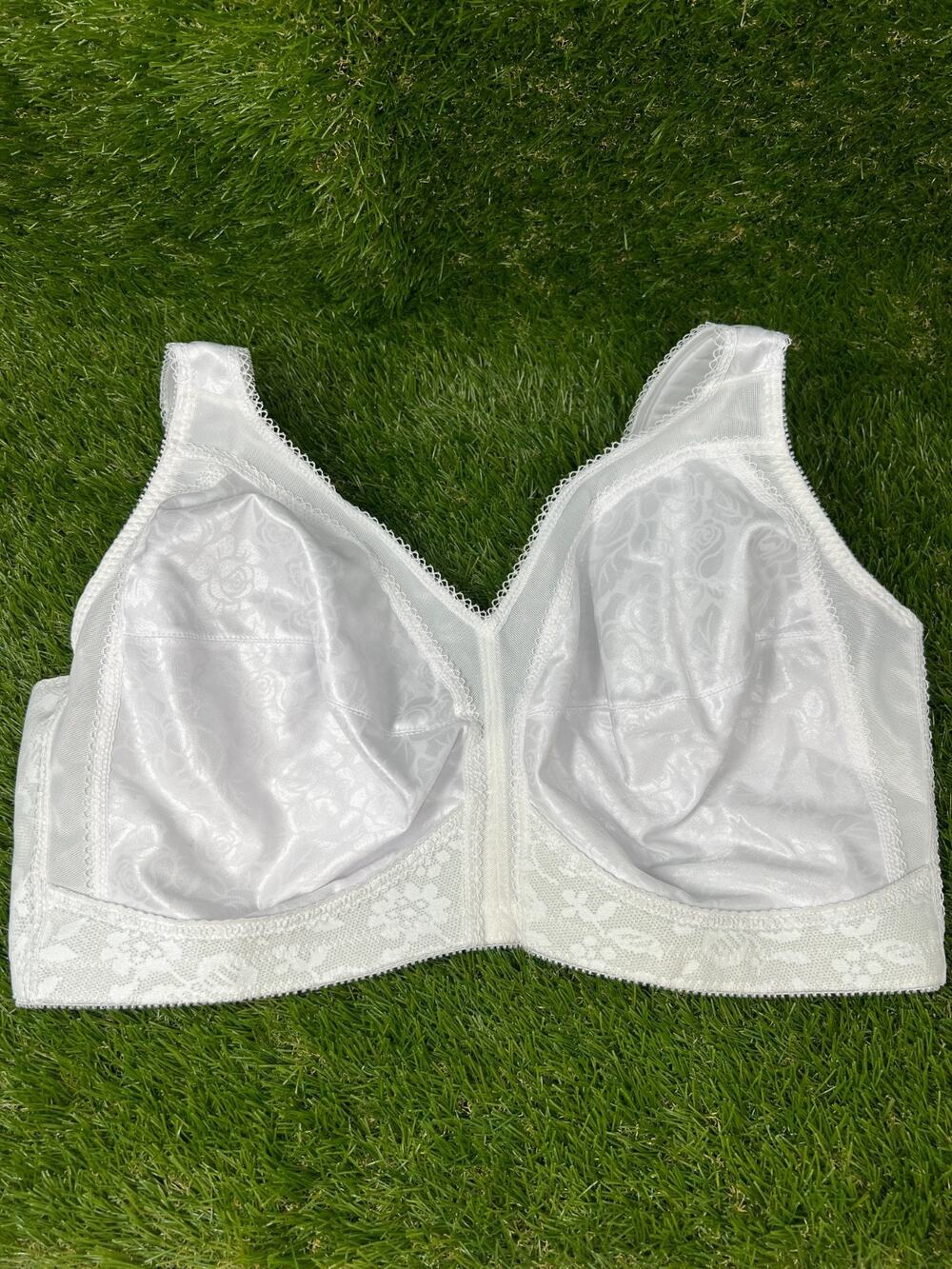 Playtex 44D NO TAG White 4693 18 Hour Ultimate Shoulder Comfort Wireless Bra